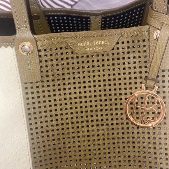 🪐Rare Henri Bendel W 57th perforated tote - Picture 8 of 12